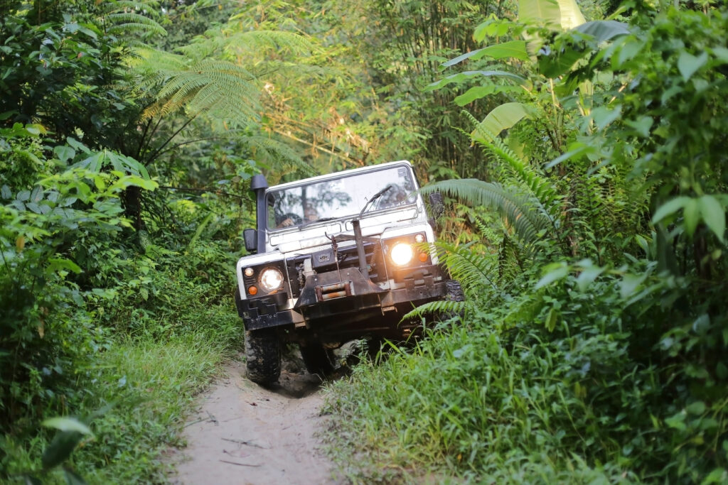 Land Rover Jungla Jardines Colgantes Bali Revista Raudal Viajes Turismo